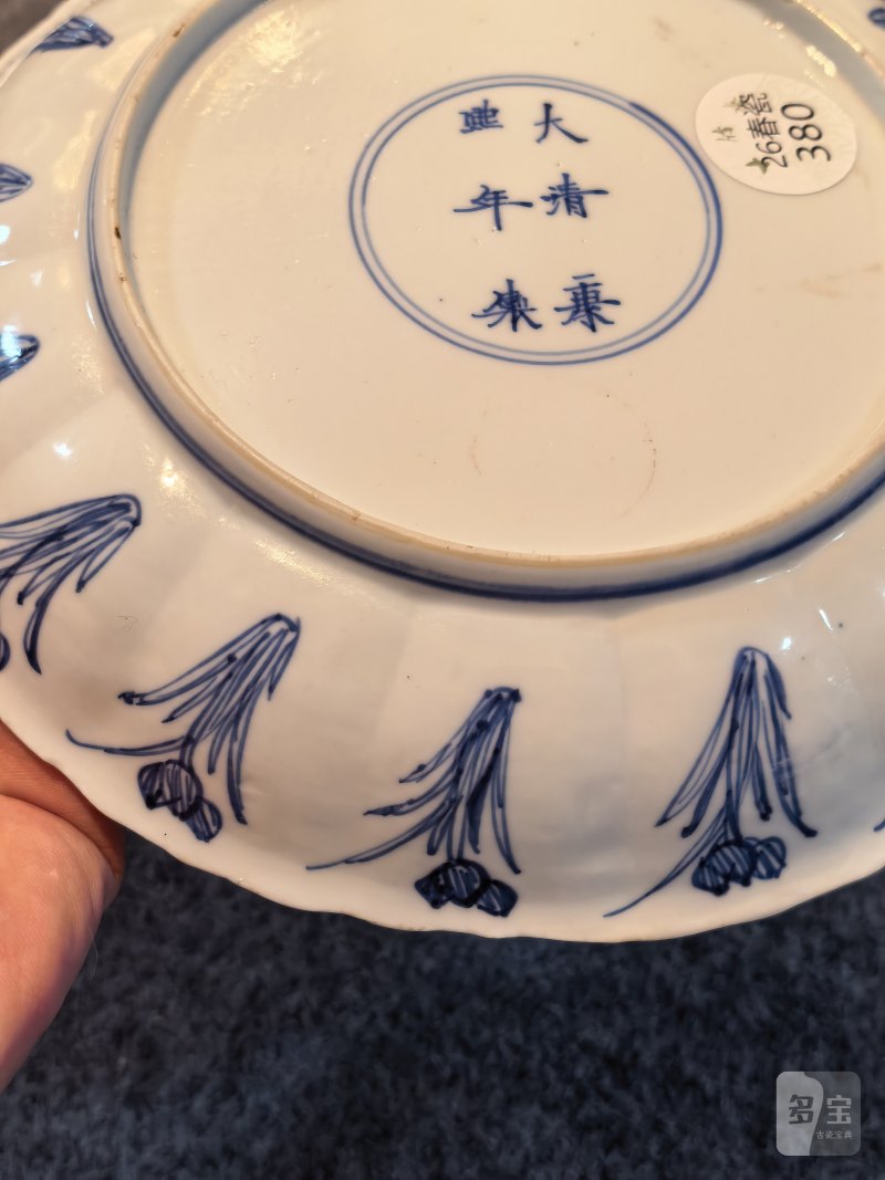 清康熙 青花人物瓜棱型盘一对 - 图8